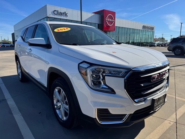 2024 GMC Terrain SLE's photo