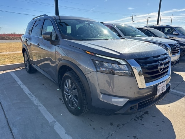 2024 Nissan Pathfinder SV's photo