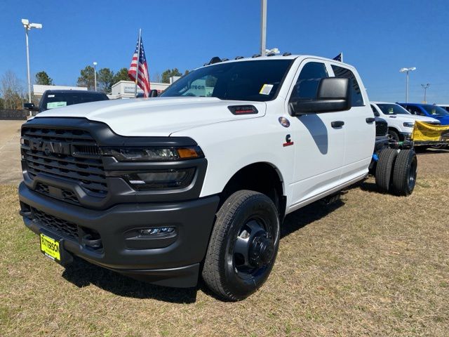 New 2026 Ram 3500 TRADESMAN CREW CAB CHASSIS 4X4 60' CA