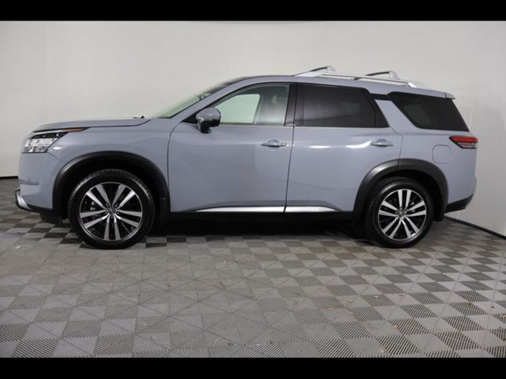 Used 2025 Nissan Pathfinder Platinum SUV