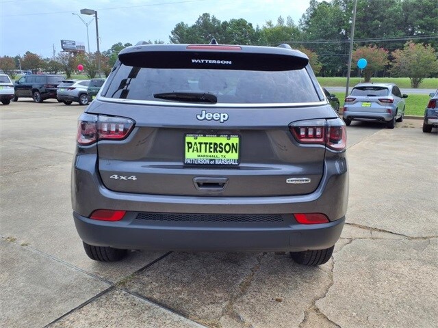 2023 Jeep Compass Latitude Lux photo 3