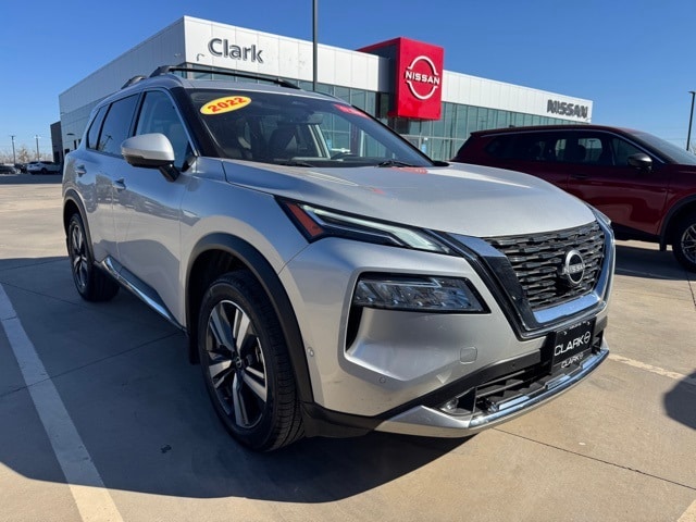 2022 Nissan Rogue Platinum's photo