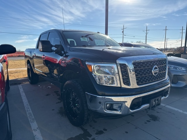 2017 Nissan Titan SV's photo