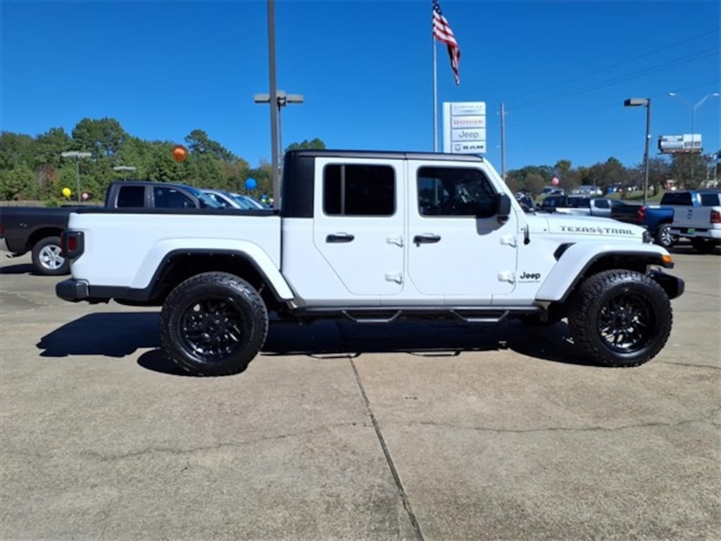 Used 2023 Jeep Gladiator Sport Truck Crew Cab