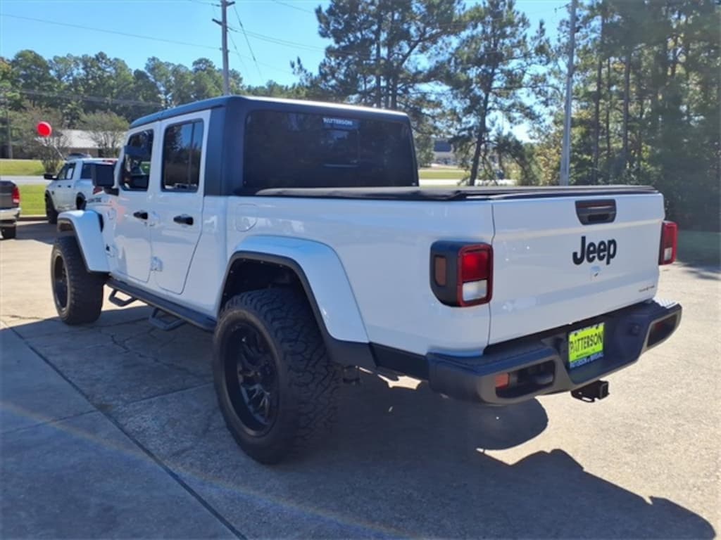 Used 2023 Jeep Gladiator Sport Truck Crew Cab
