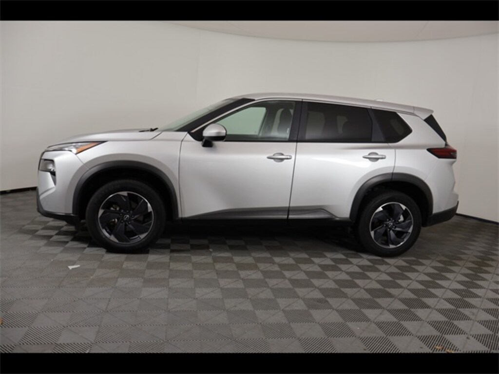 Used 2024 Nissan Rogue SV SUV