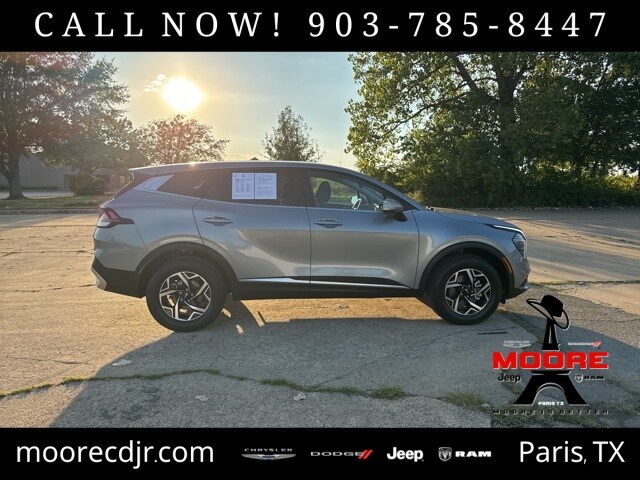 2024 Kia Sportage LX photo 2