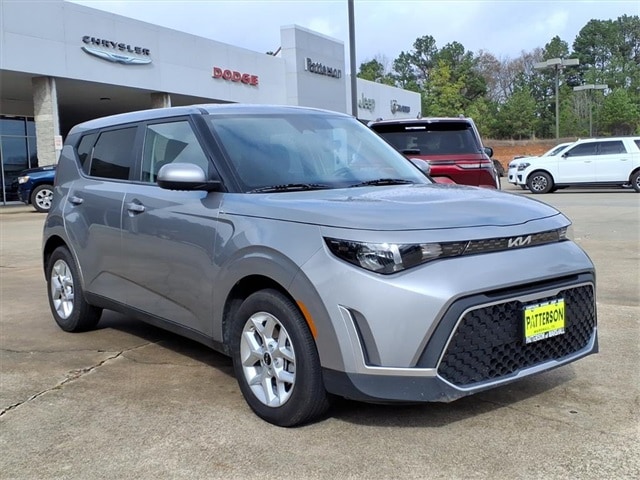 2024 Kia Soul LX's photo