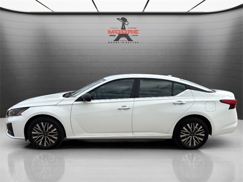 Used 2025 Nissan Altima SV Sedan