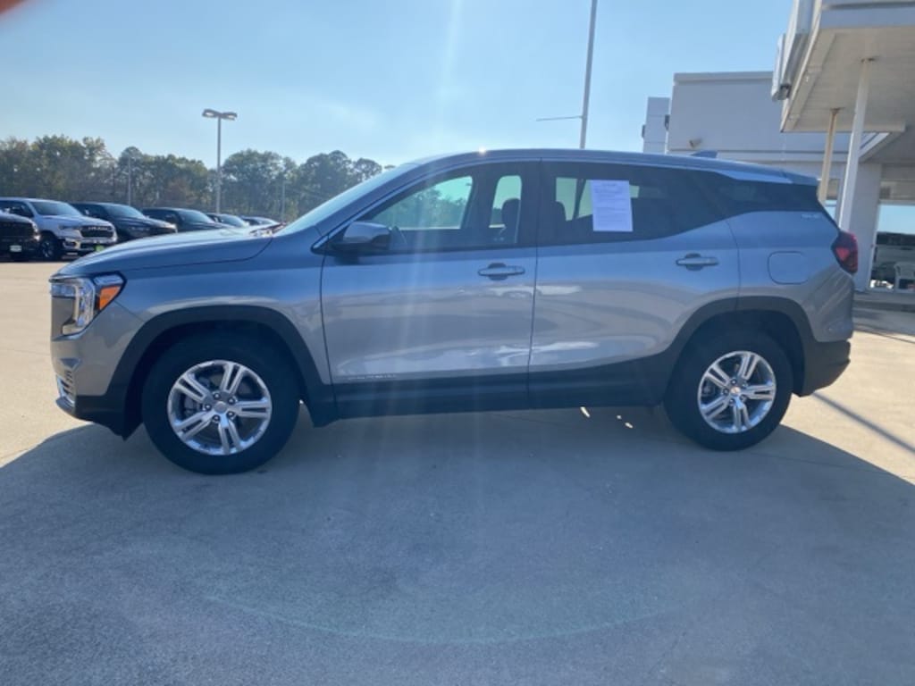 Used 2024 GMC Terrain SLE SUV