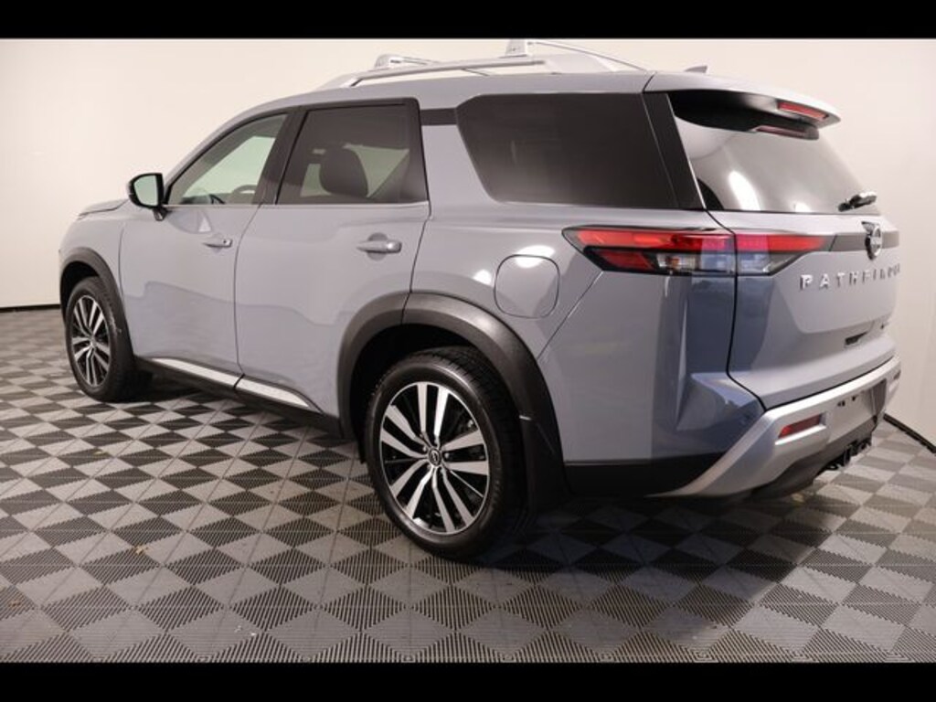 Used 2025 Nissan Pathfinder Platinum SUV