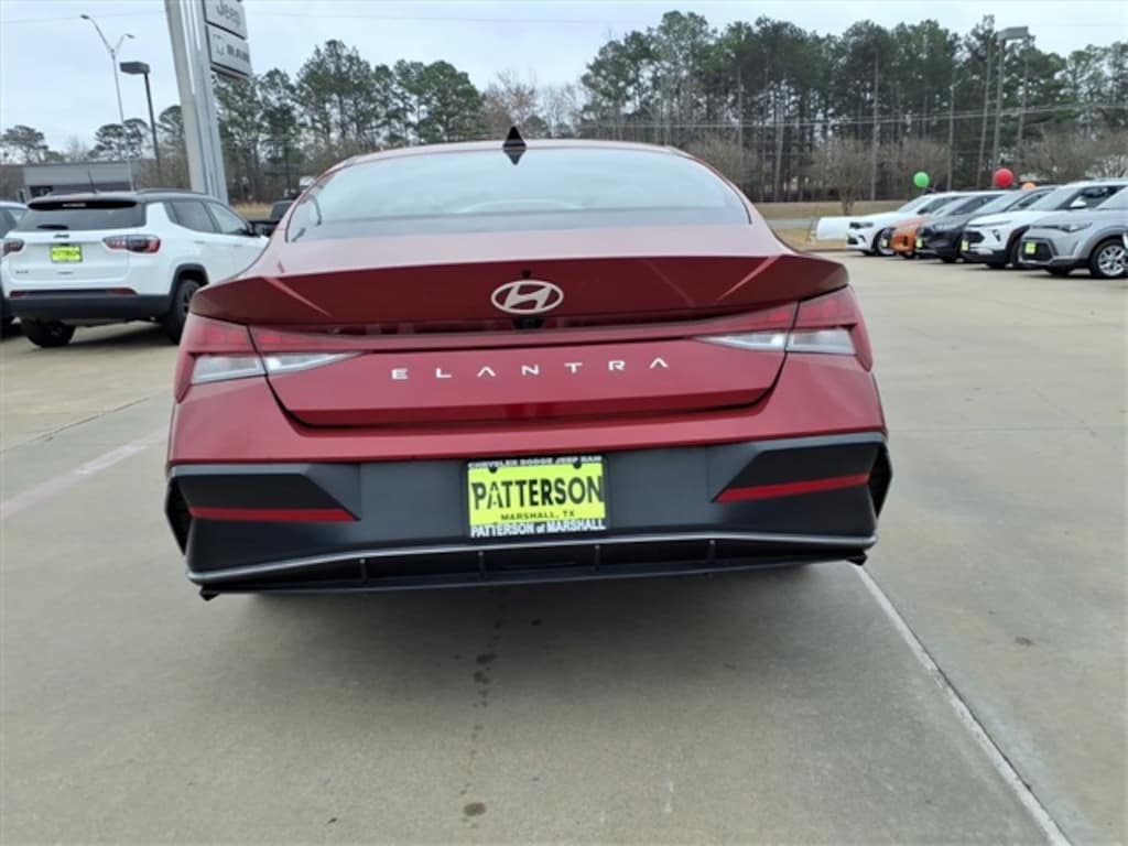 Used 2025 Hyundai Elantra SEL Convenience Sedan