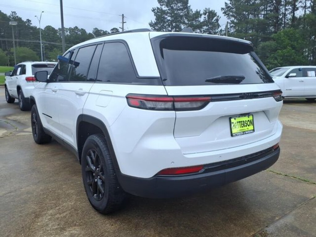Used 2025 Jeep Grand Cherokee Laredo SUV