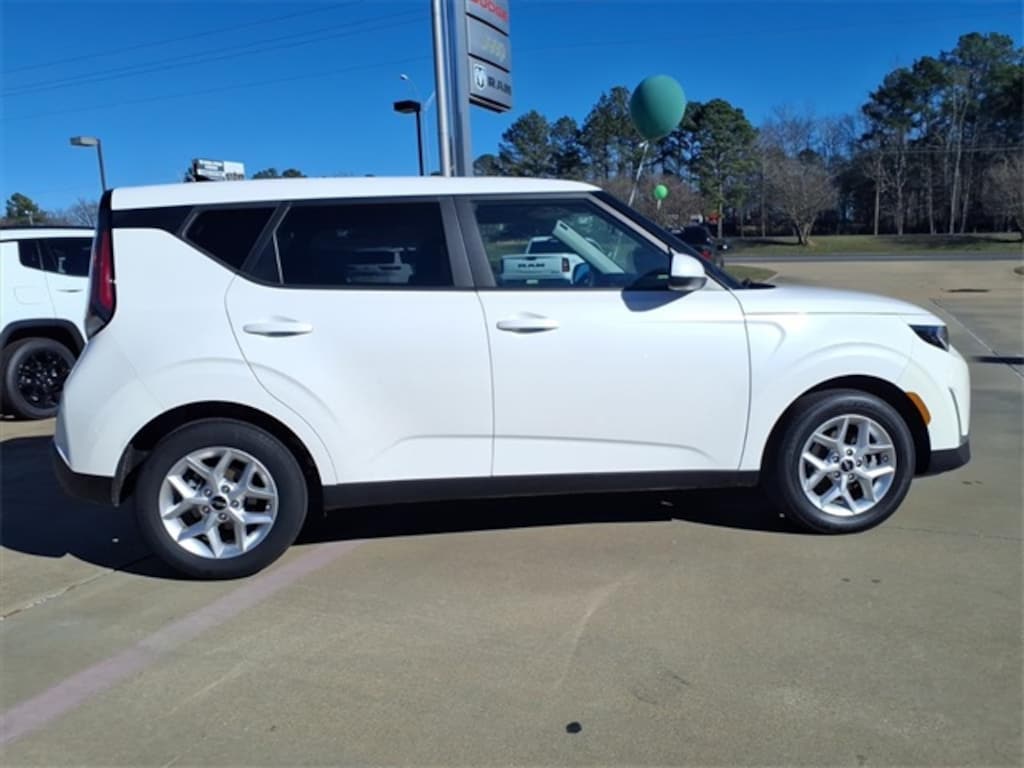 Used 2024 Kia Soul LX Hatchback