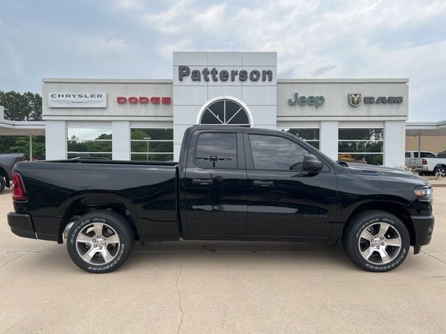 New 2026 Ram 1500 EXPRESS QUAD CAB 4X2 6'4 BOX