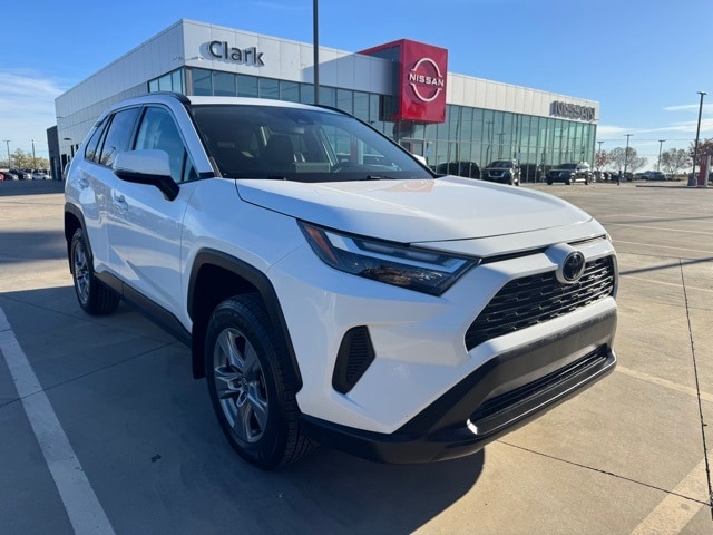 2022 Toyota RAV4 XLE's photo