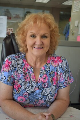 Staff member Rhonda Walker from ID_b26d09f47c72