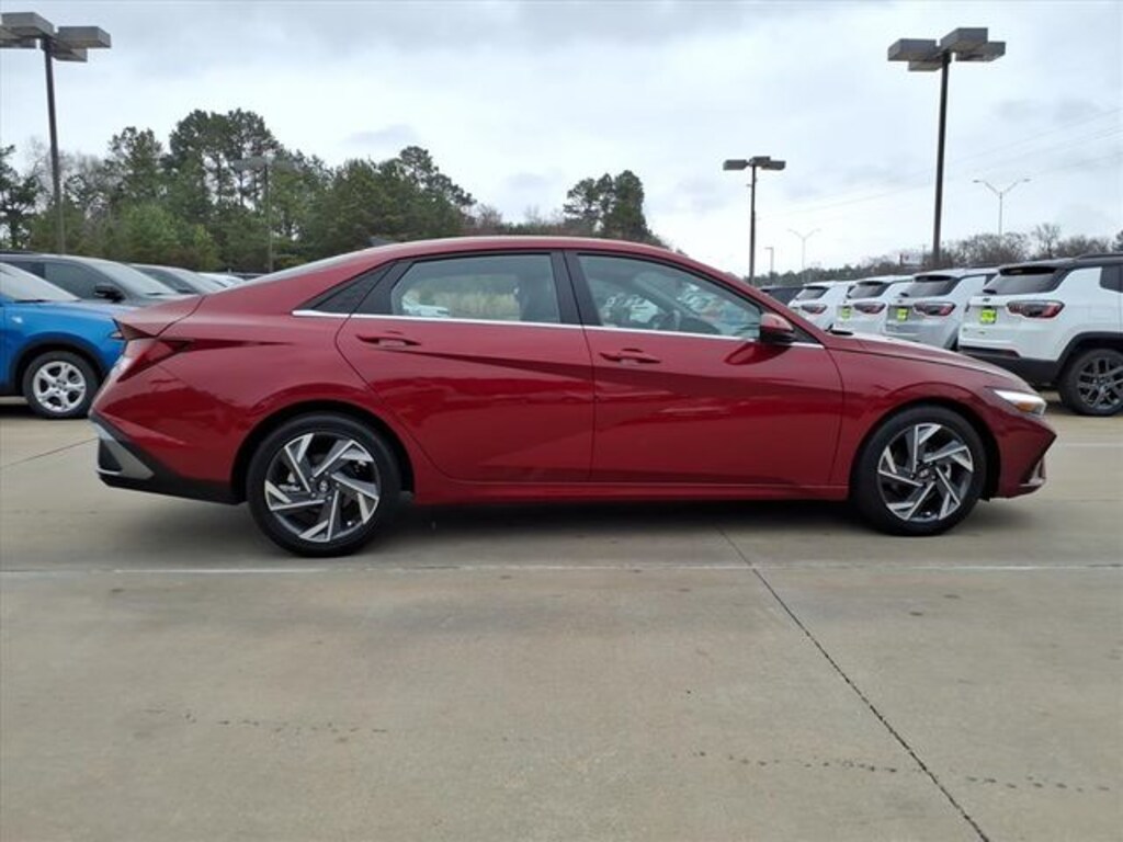 Used 2025 Hyundai Elantra SEL Convenience Sedan