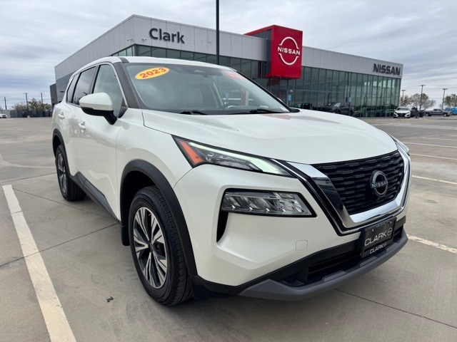 2023 Nissan Rogue SV's photo