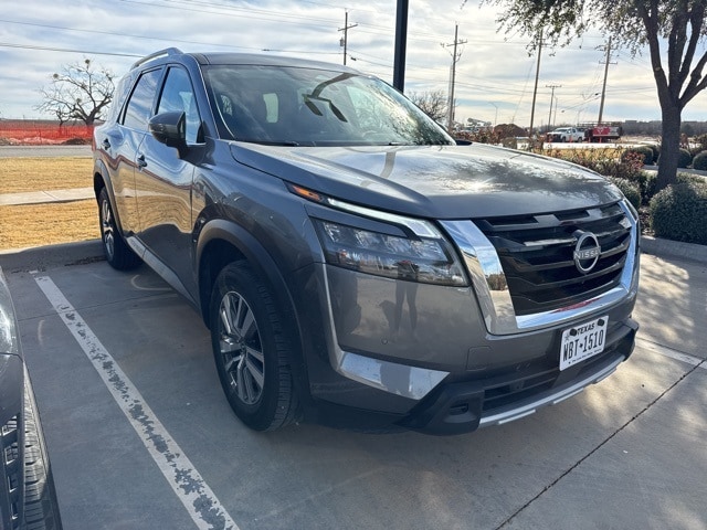 2025 Nissan Pathfinder SL's photo