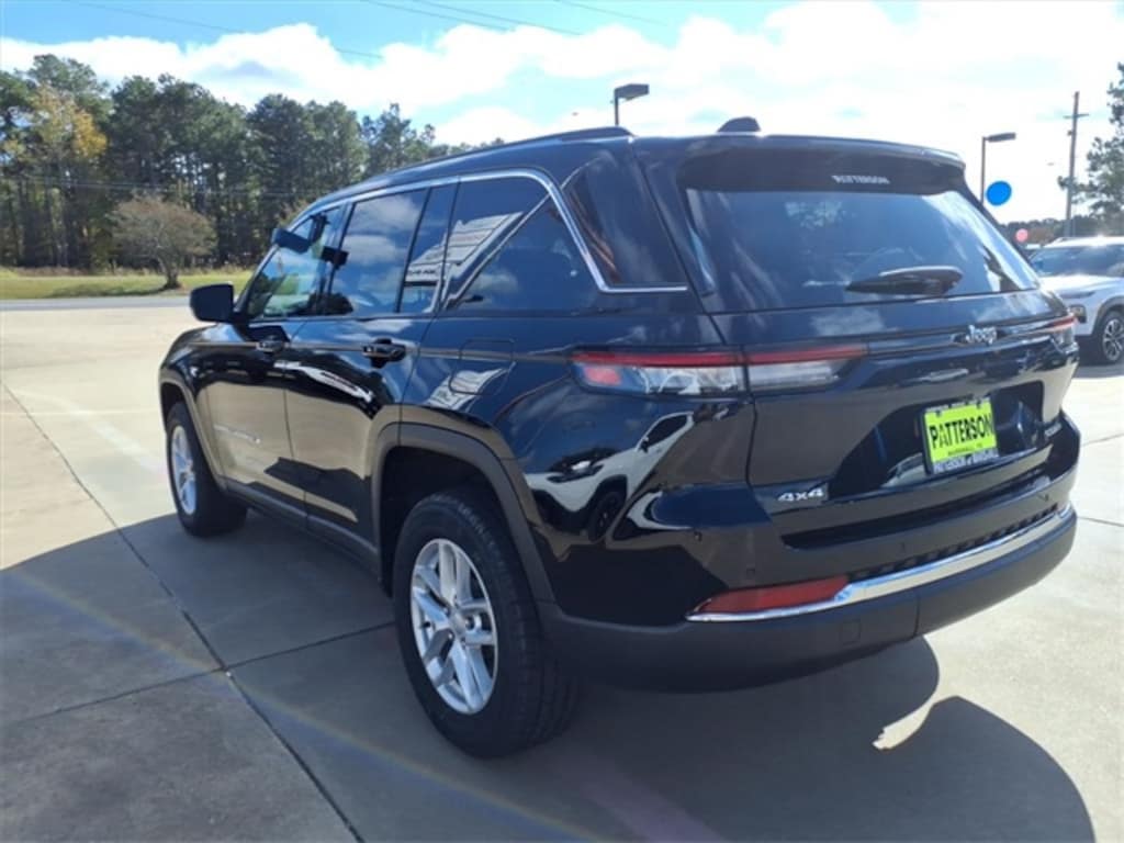 Used 2023 Jeep Grand Cherokee Laredo SUV