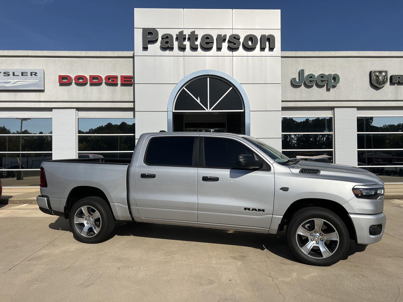 2027 Ram 1500 EXPRESS CREW CAB 4X4 5'7 BOX Pickup