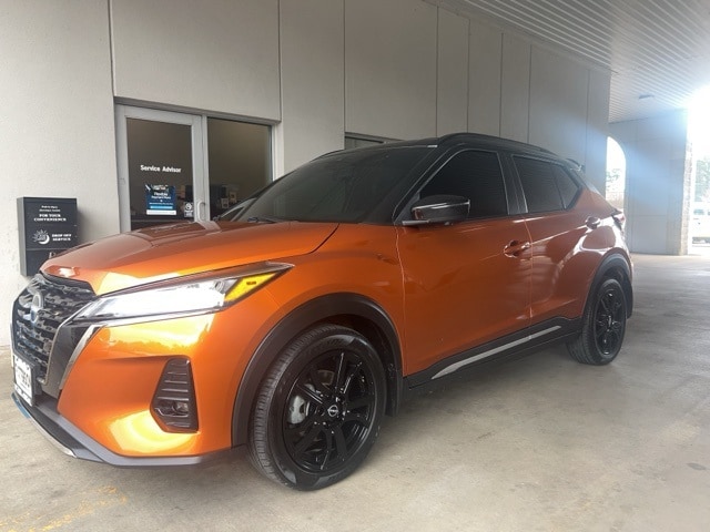 2023 Nissan Kicks SR's photo