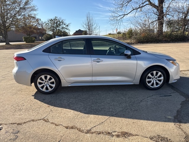 Used 2024 Toyota Corolla LE with VIN 5YFB4MDE5RP175406 for sale in Northfield, Minnesota