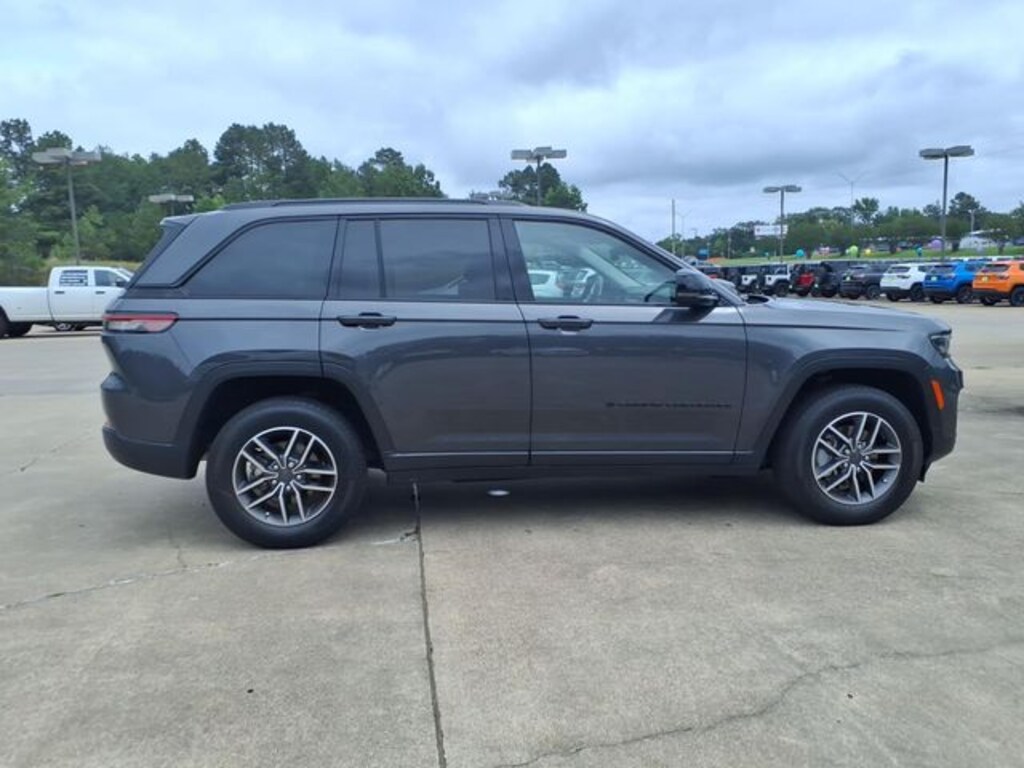 Used 2024 Jeep Grand Cherokee Limited SUV