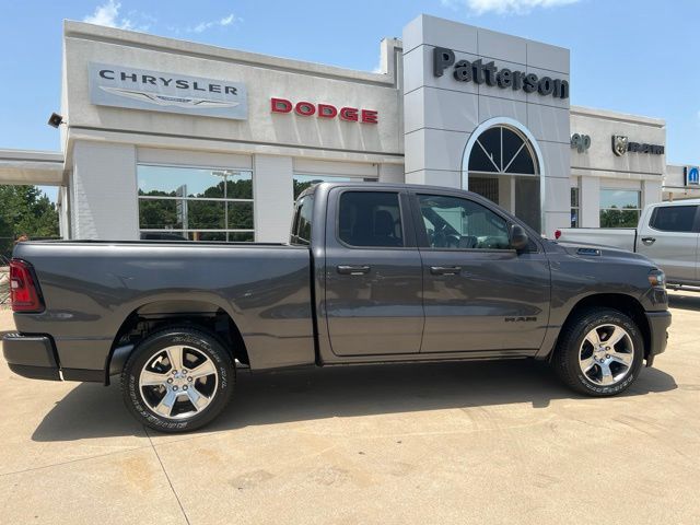 New 2026 Ram 1500 EXPRESS QUAD CAB 4X2 6'4 BOX