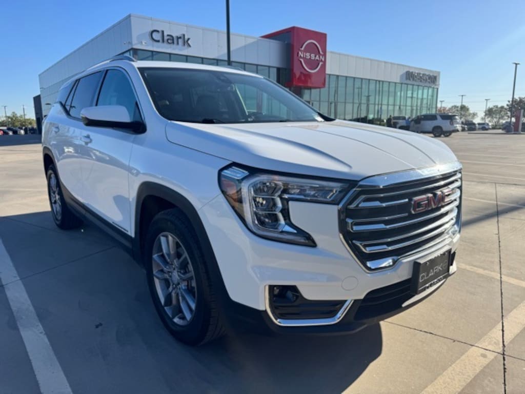 Used 2024 GMC Terrain SLT SUV