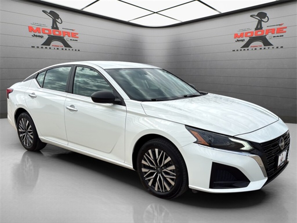 Used 2025 Nissan Altima SV Sedan