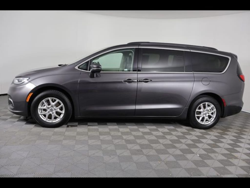Used 2022 Chrysler Pacifica Touring L Van Passenger Van