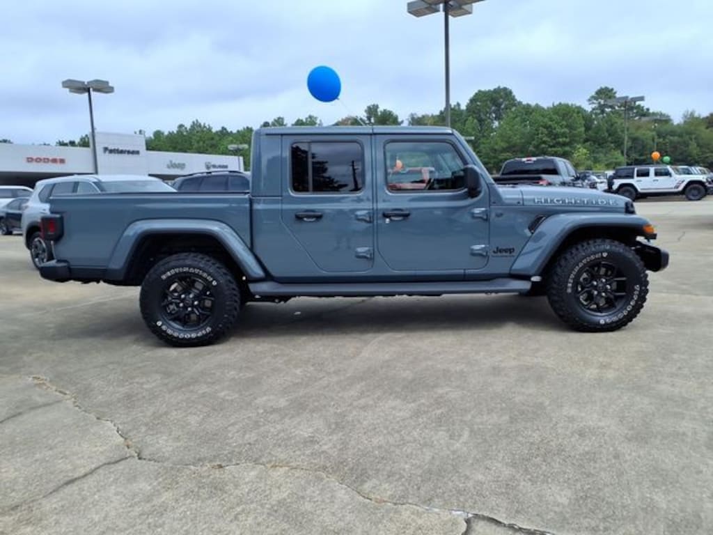 Used 2025 Jeep Gladiator Sport Truck Crew Cab