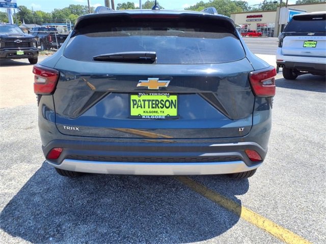 2025 Chevrolet Trax LT photo 3