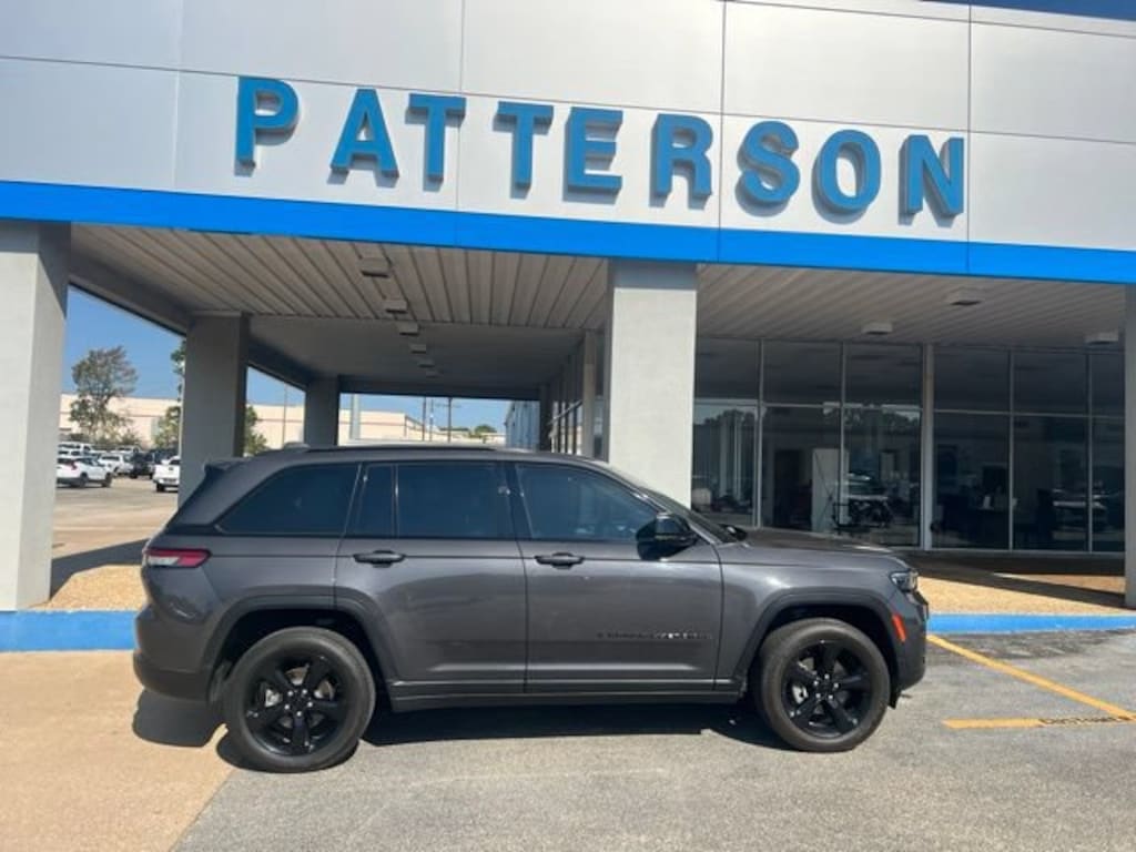 Used 2023 Jeep Grand Cherokee Altitude
