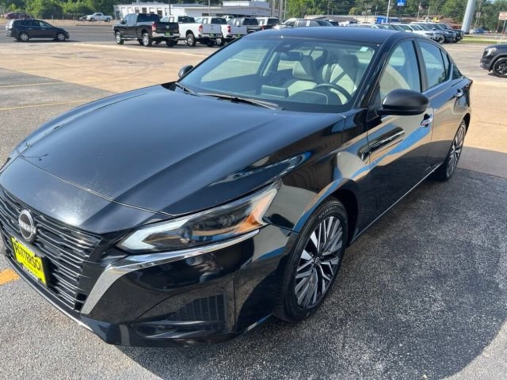 Used 2025 Nissan Altima SV