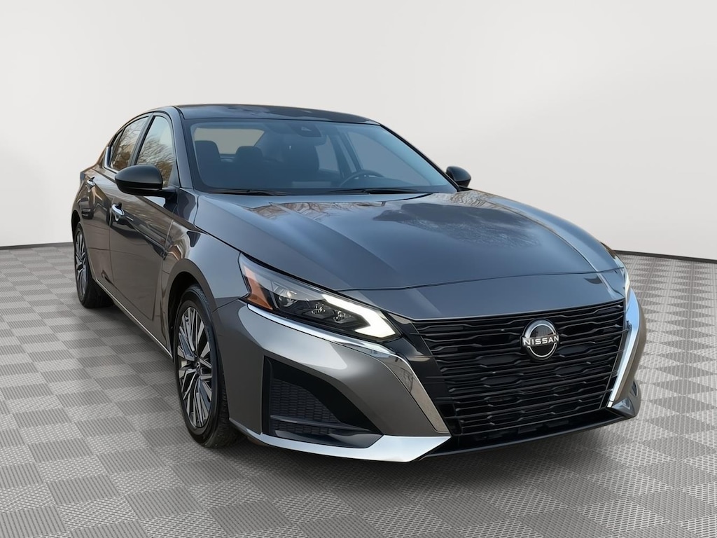 Used 2024 Nissan Altima 2.5 SV Sedan