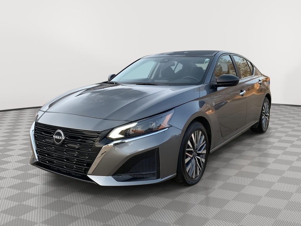 Used 2024 Nissan Altima 2.5 SV Sedan