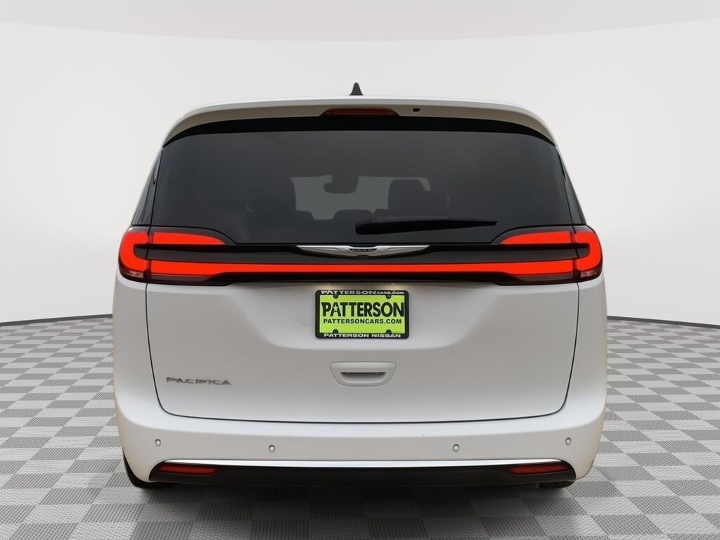 Used 2024 Chrysler Pacifica TOURING L