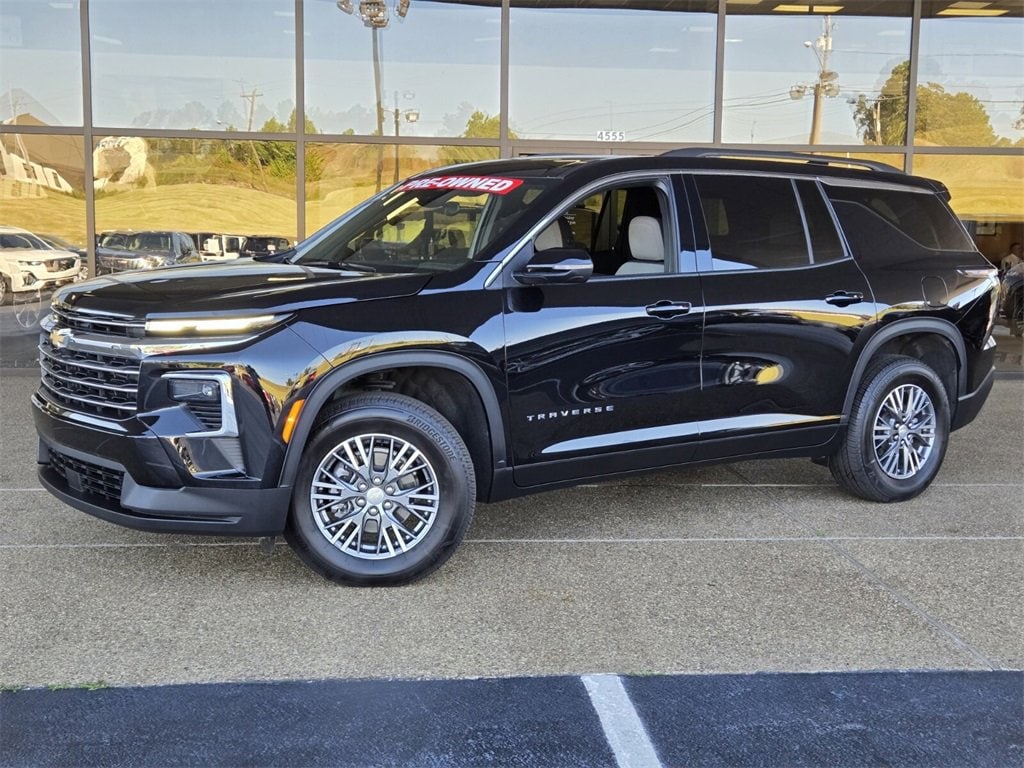 2025 Chevrolet Traverse LT's photo