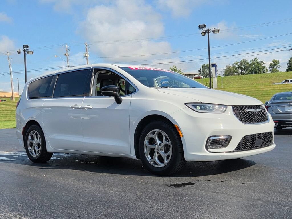 Used 2024 Chrysler Pacifica Limited