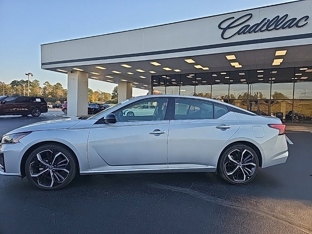 2023 Nissan Altima 2.5 SR photo 2