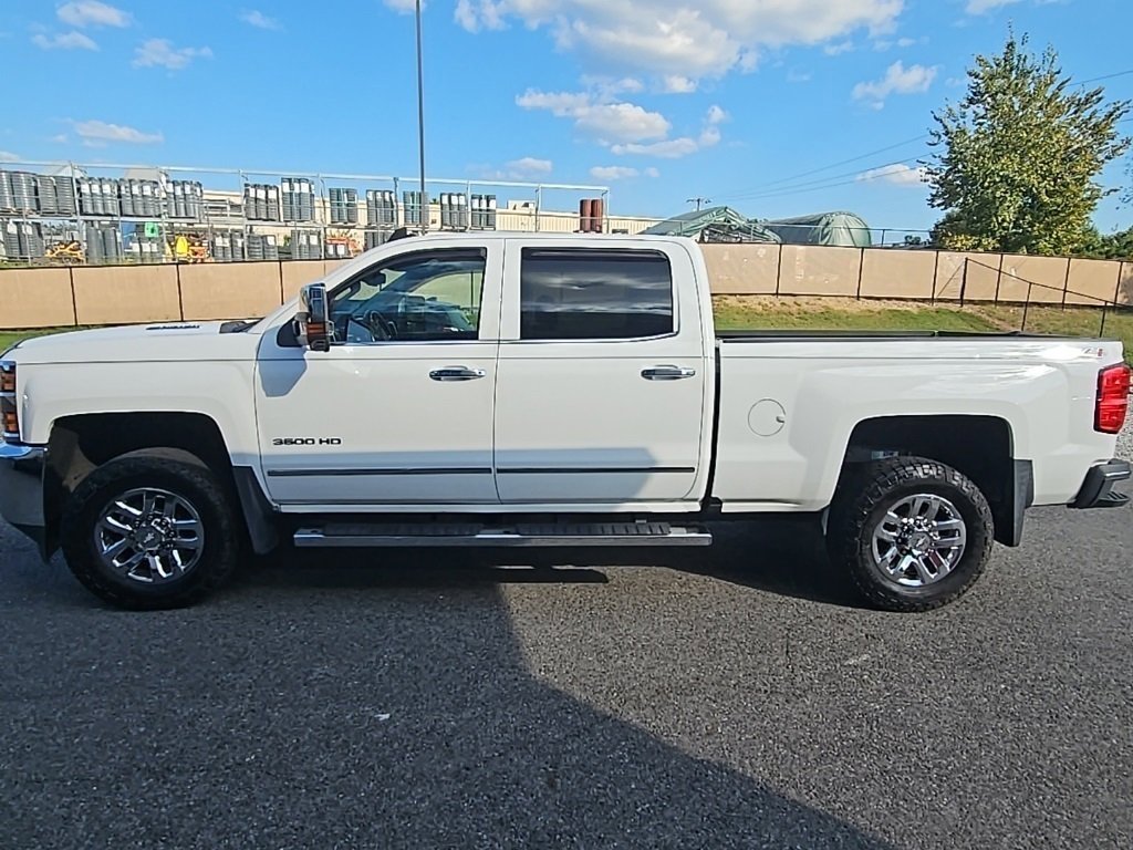 2016 Chevrolet Silverado 3500HD LTZ photo 3