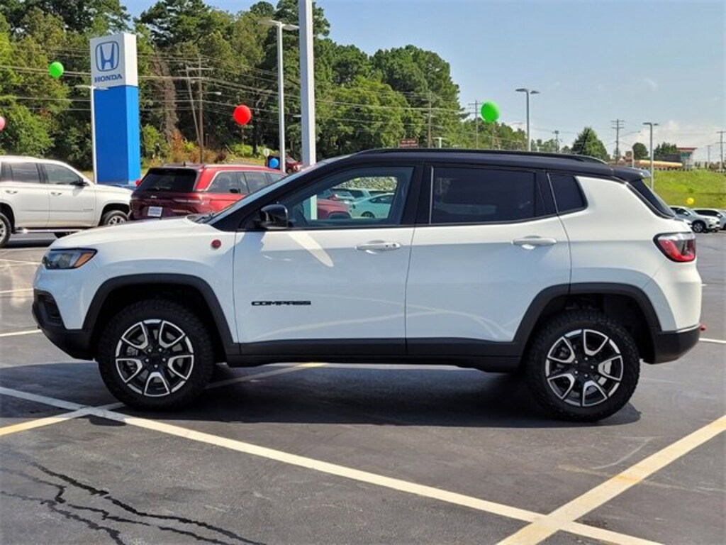Used 2024 Jeep Compass Trailhawk
