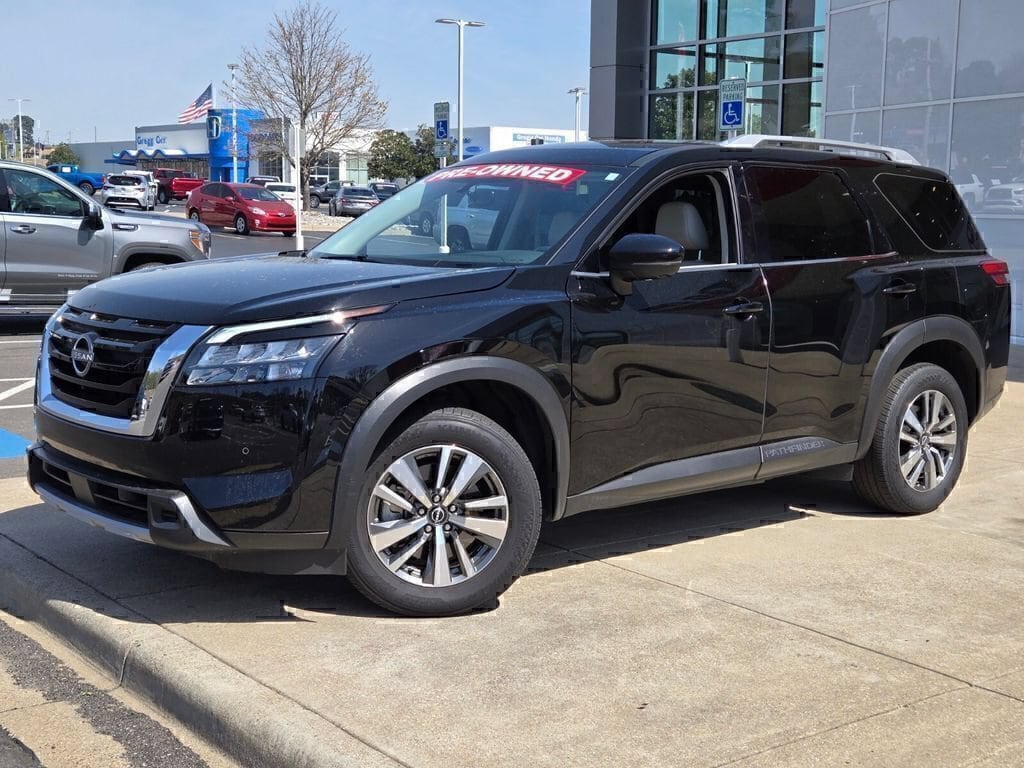 Used 2025 Nissan Pathfinder SL