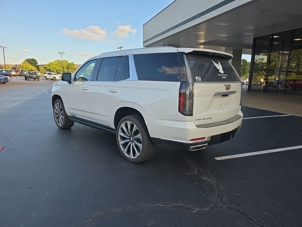 2025 Cadillac Escalade Premium Luxury photo 2