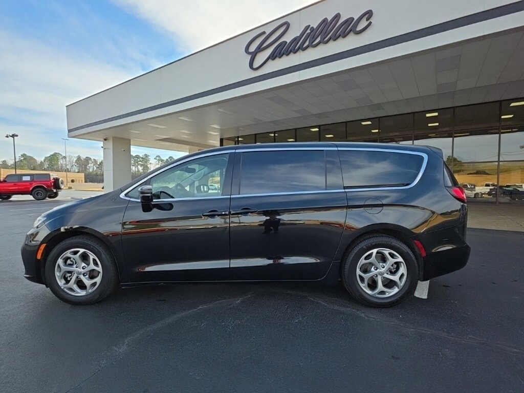 Used 2024 Chrysler Pacifica Limited