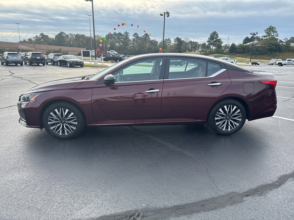 2025 Nissan Altima SV photo 2