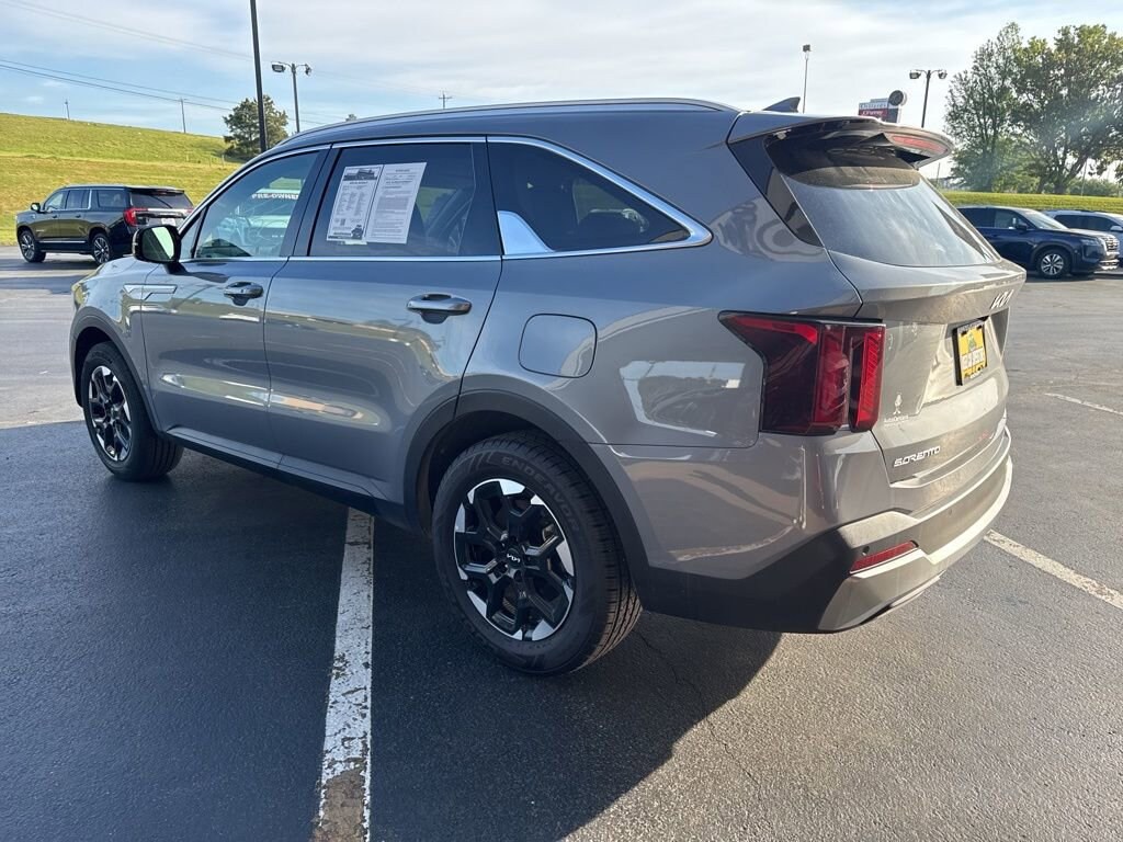 Used 2025 Kia Sorento S